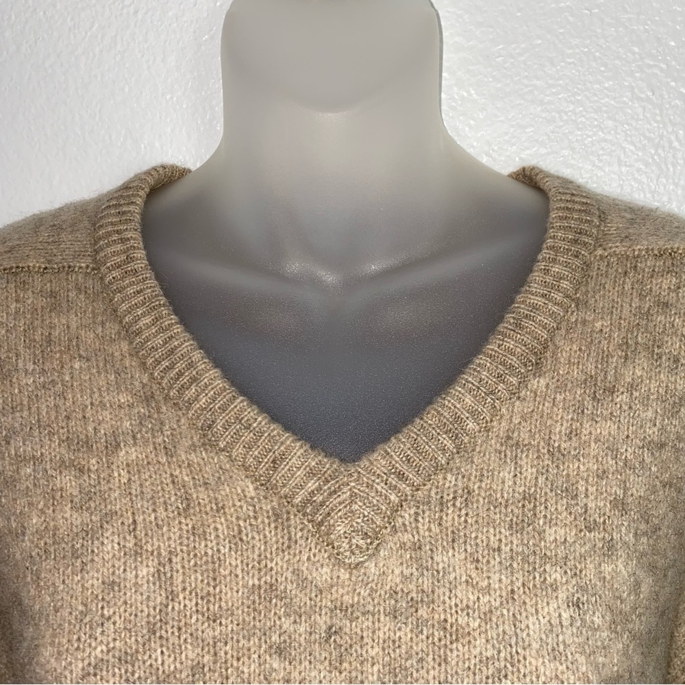 Vintage Eddie Bauer 100% wool tan V neck sweater - Picture 5 of 7